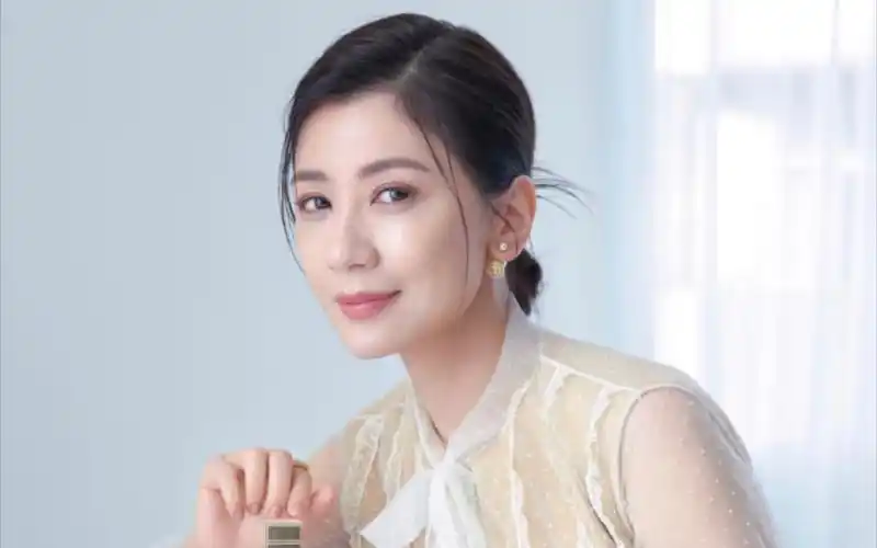 48岁的贾静雯ins最新照片