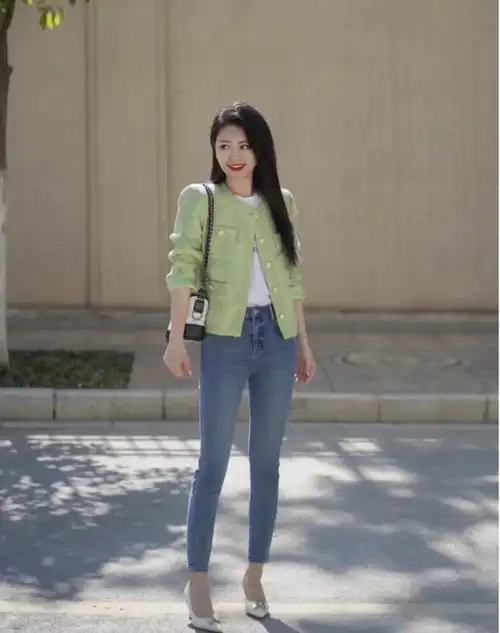 宽松小脚裤搭配图片,小脚裤配什么鞋好看