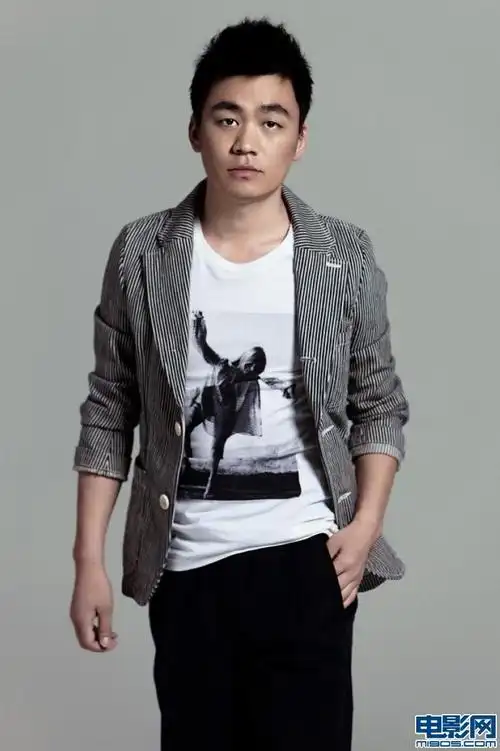 王宝强拍英伦风写真 成熟蜕变尽展好男人风貌