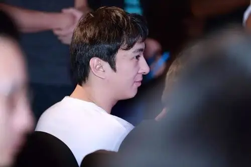 "三十早立"王思聪:我的优势就是有钱