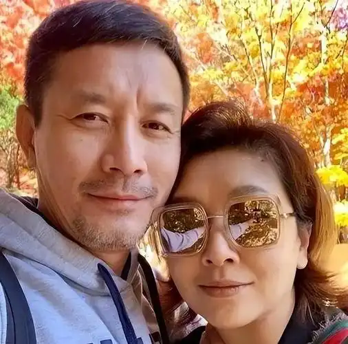 演员田小洁从工人到演员娶女神江珊为妻事业爱情双赢