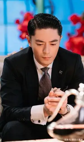 霍建华《筑梦情缘》西装造型欣赏,又man又帅气,难怪傅函君喜欢