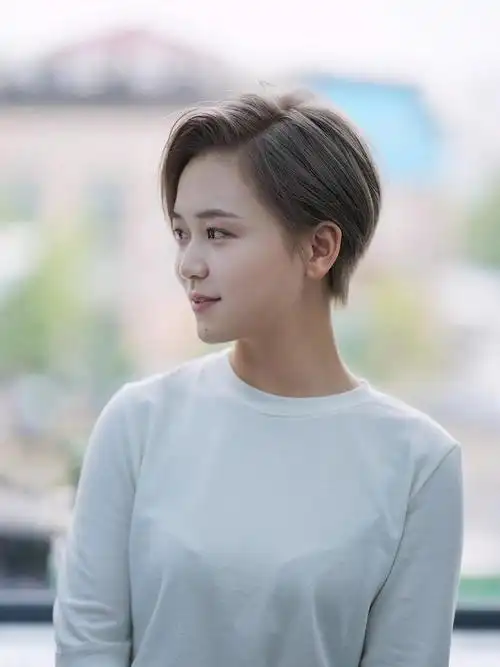 女发别乱剪,最值得尝试还是层次短发,动感还时尚|脸型|发型|发饰|层次