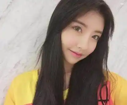 王思聪前女友豆得儿新欢竟是黄子韬,两人关系好到同穿一件t恤_女孩子