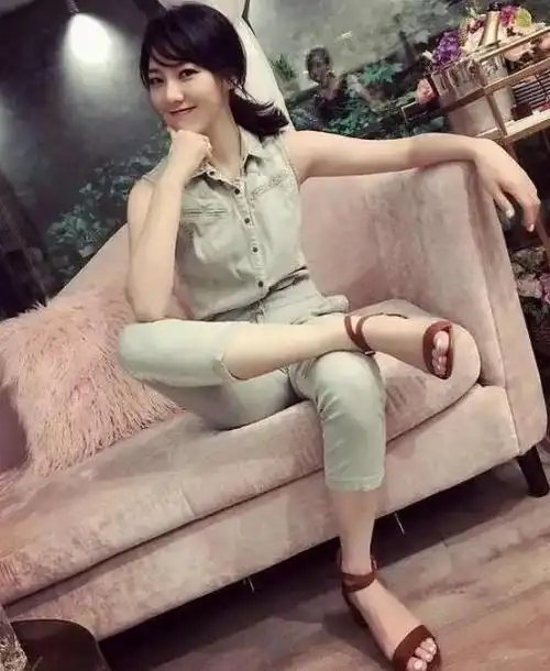 回顾央视主持王冠:与曹可凡传绯闻,被父母催婚,如今她结婚了吗