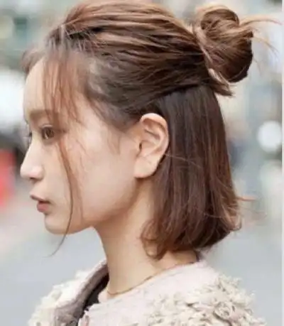 短发烫发如何扎最好看女生短发烫发这样扎最迷人