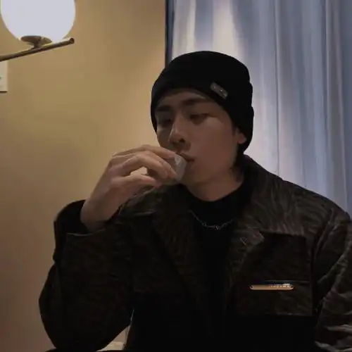 好看清新唯美男生微信头像阳光帅气开朗活泼的