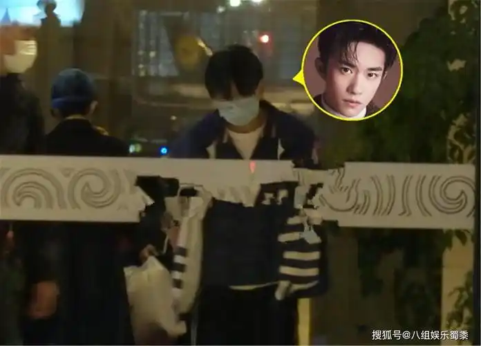 网友爆料,他在北京机场偶遇了易烊千玺,他从外地刚返回北京.