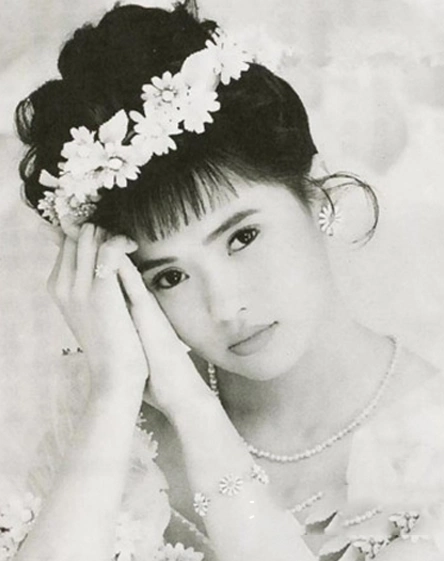 看了伊能静年轻时的照片,才明白为何当初黄维德和哈林都喜欢她!