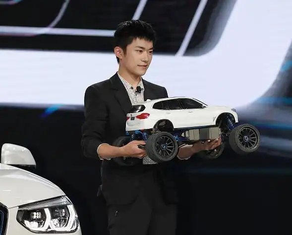 比如前几天,易烊千玺拿下了著名车企品牌宝马的新生代代言人,在全网