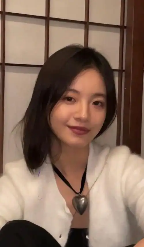 李庚希生活照#李庚希生活照来啦~风格百变的妹妹p5