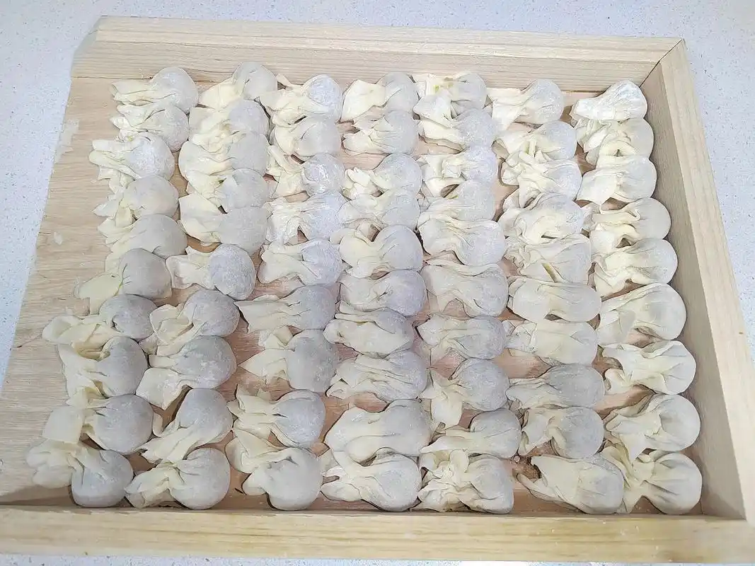 手工馄饨 #一日三餐人间烟火简单而美味 新学的包法小鱼馄饨 - 抖音