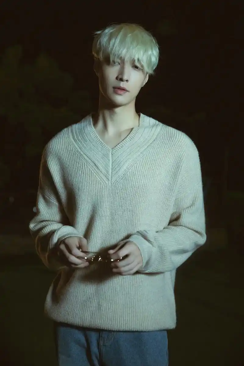 张艺兴秋季银发  #张艺兴      绝美银发  - 抖音