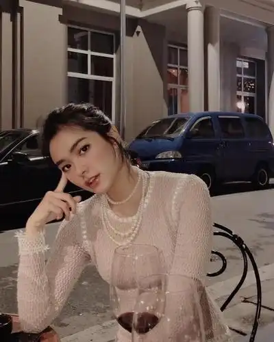 中越混血女神走红网络有颜又有才19岁就靠自己的能力买房