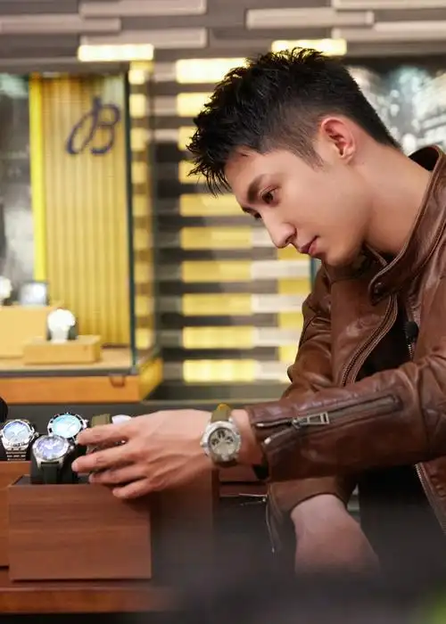 百年灵##为冒险而生##avenger##百年灵品牌代言人黄景瑜