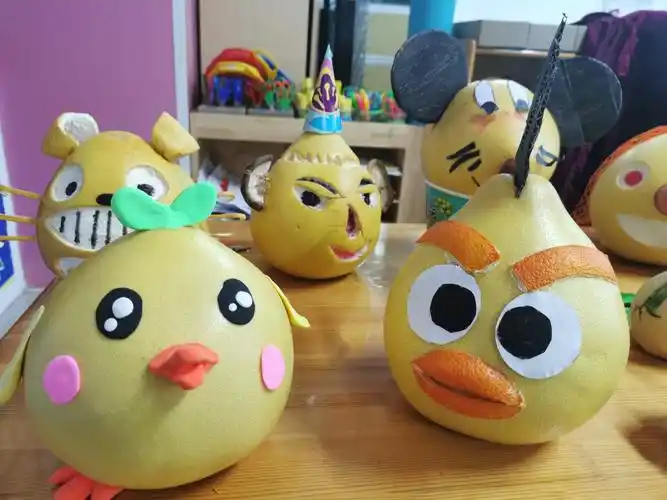 亲子动手 创意无限——小五班亲子制作《水果蔬菜娃娃》