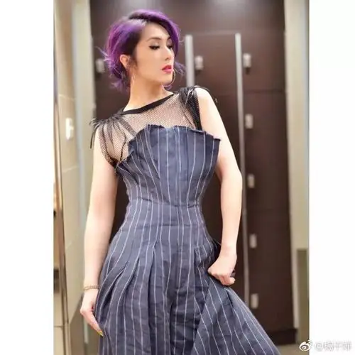 她不是余春娇,她是港女杨千嬅 │ 年底红馆演唱会提前预你一齐嚟!