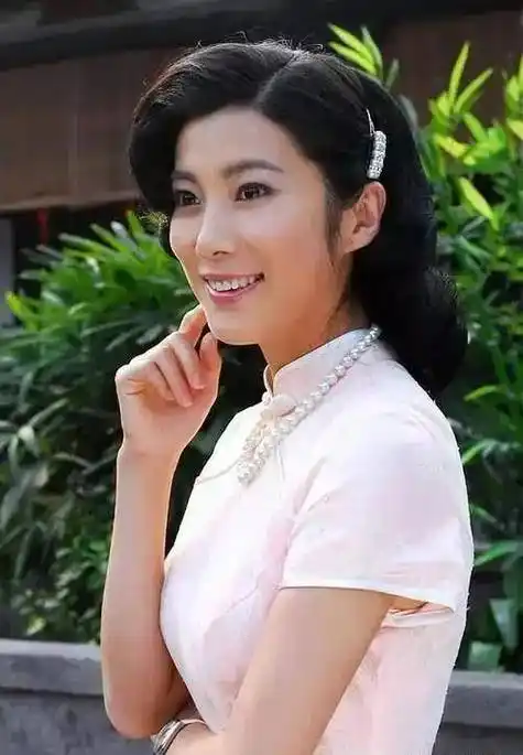 她当年红的发紫,曾被称为"女版于震",出道19年零绯闻,今如何_王珂