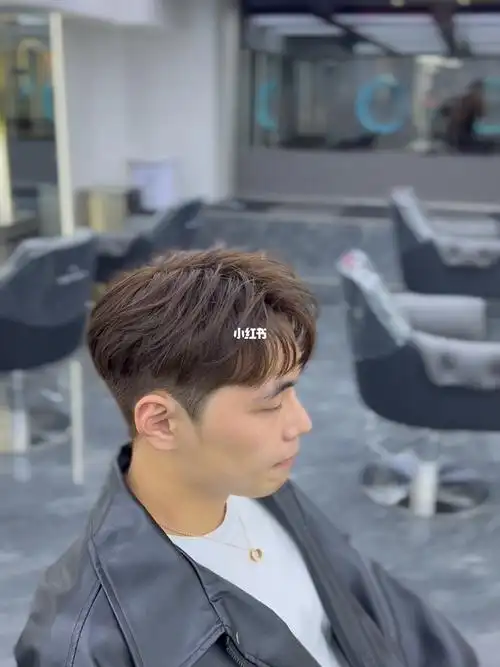 三七分发型男生韩式减龄款气垫烫发型男生韩式发型男士气垫烫男士纹理