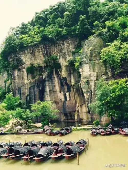 会稽山,位于浙江省绍兴市,是中国历史文化名城绍兴的重要旅游胜地.