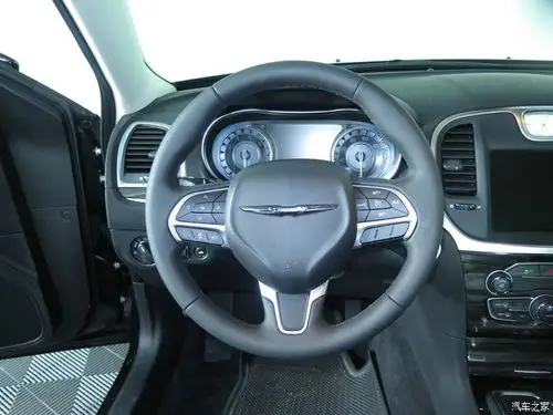 【图】来看看老美的全黑内饰_克莱斯勒300c论坛_汽车之家论坛