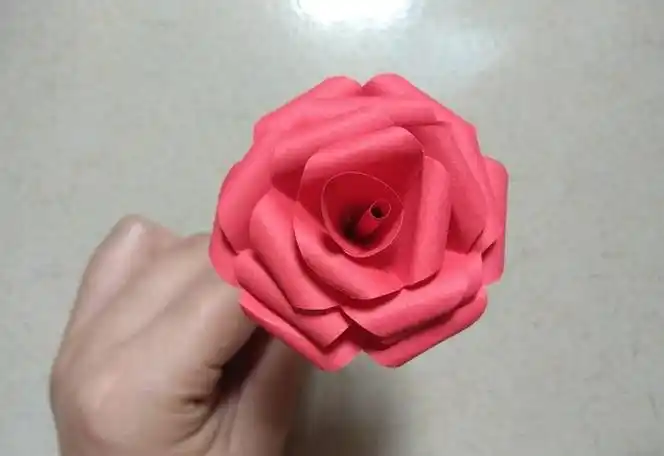 玖瑰纸花的做法(简易折纸花玫瑰花)