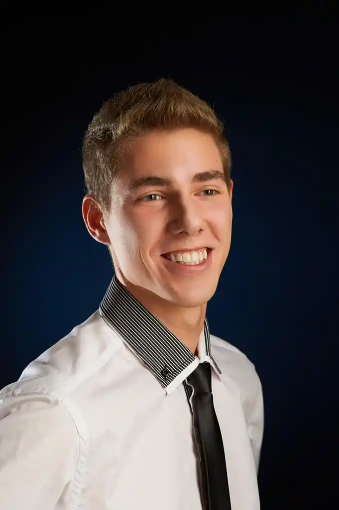 青年笑脸人的肖像,portrét mlad, usměvav obchodník