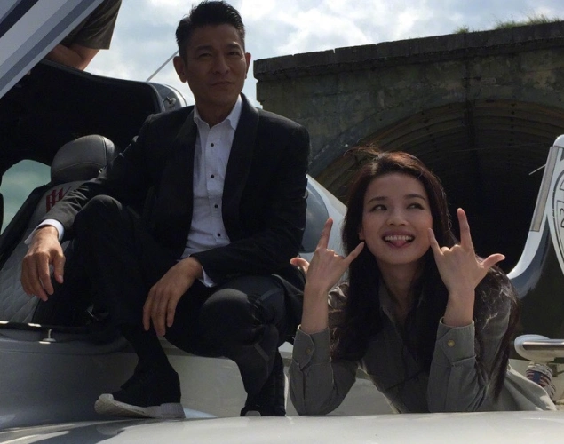 天王的魅力果然势不可挡!女星跟刘德华合影,瞬间化身小迷妹