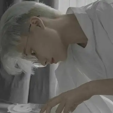 高清白发伤感的文艺高冷男头图片