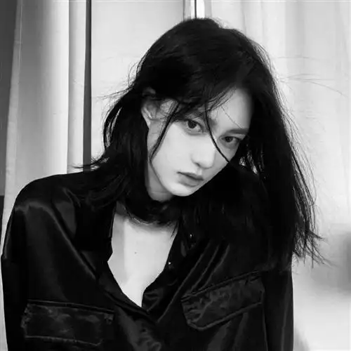 黑白女生头像高冷侧面我就是很喜欢这样的女头