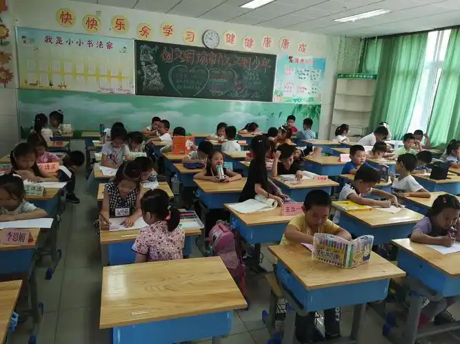 下课啦!安静画画看书,课间也井然有序!