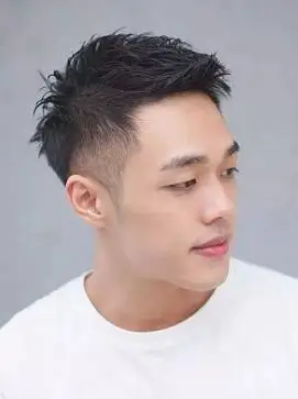 男士个性短发发型,选对发型才能更加帅气个性
