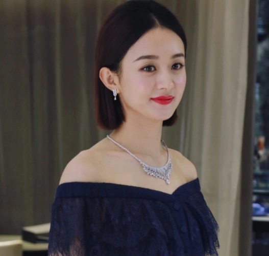 赵丽颖新短发造型亮相,网友:又一次刷新惊艳度