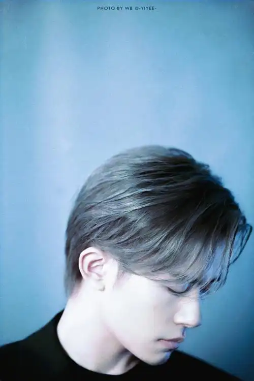 易烊千玺闭眼侧颜