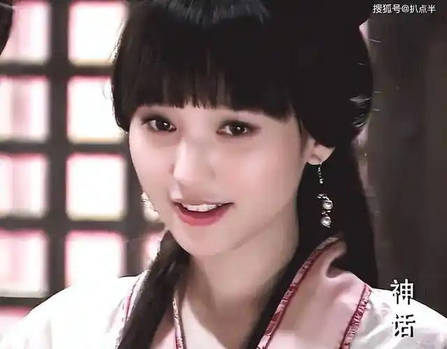 终于到了2010年,她首次参演古装电视剧,在神话剧《神话》中挑战出演了