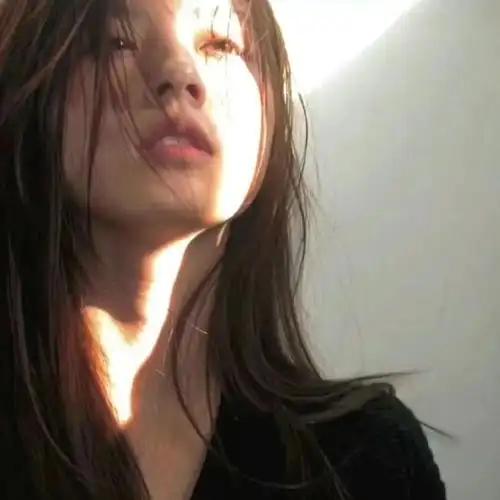 复古胶片感女生头像