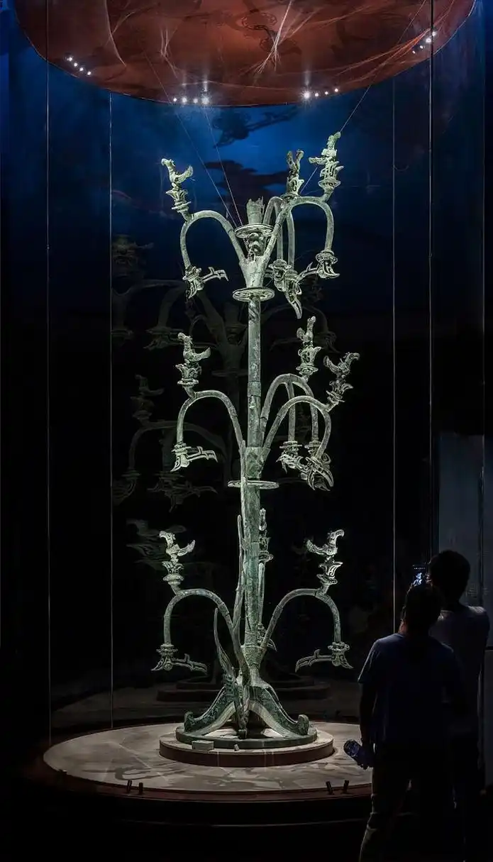 三星堆的青铜神树上有一只盘旋的龙,这代表了什么?