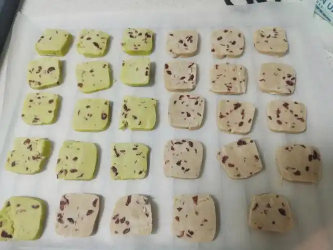 自制的烤箱蔓越莓饼干做法yyds