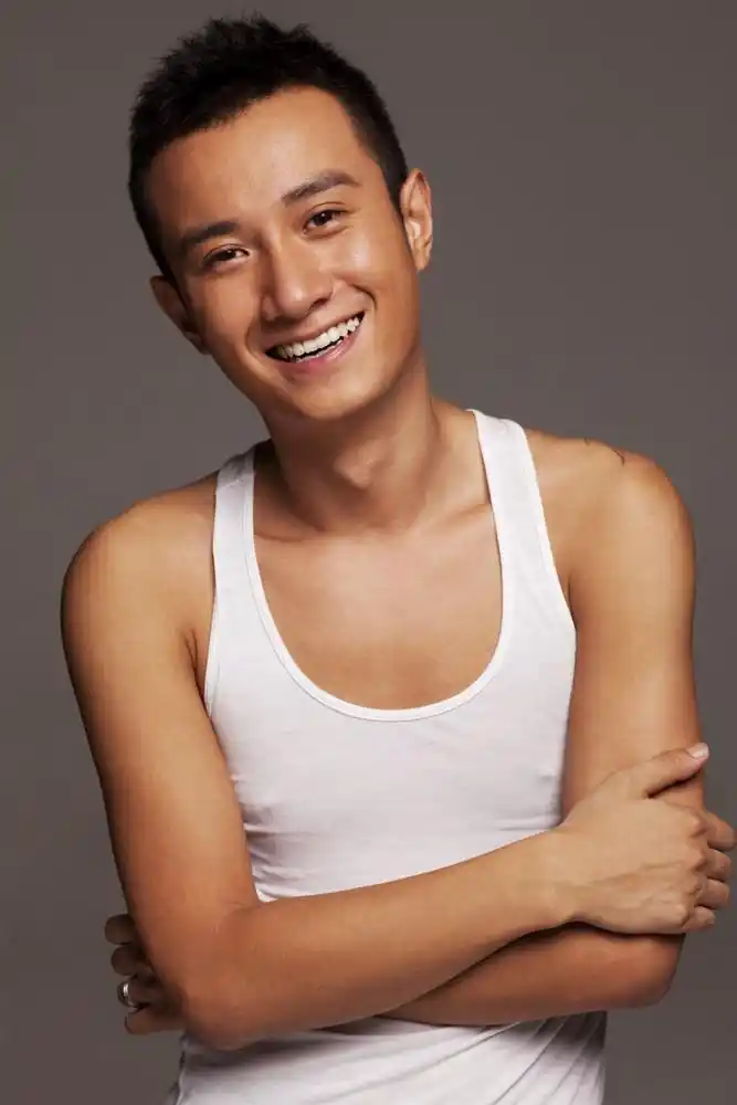 原创37岁文章有新电影定档了,剃了寸头皮肤黝黑,女主角是39岁的马丽