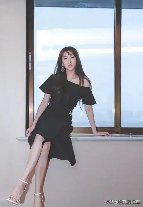 弦子黑色斜肩礼服性感图片集,御姐范儿尽显哦,喜欢喜欢