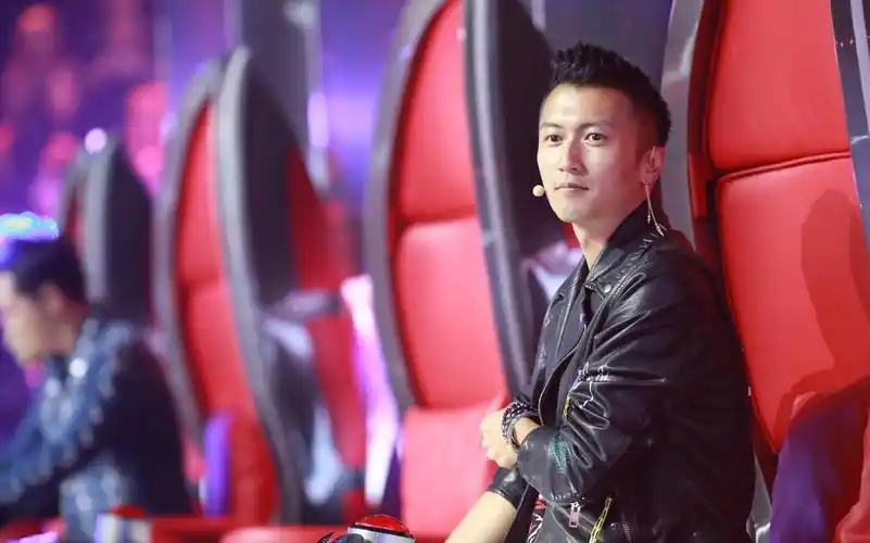 谢霆锋在中国新歌声作为导师惊艳亮相