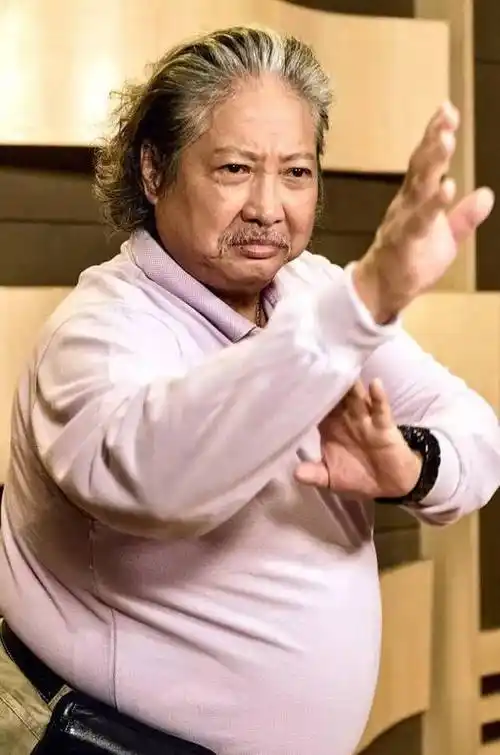 74岁洪金宝暴瘦认不出!