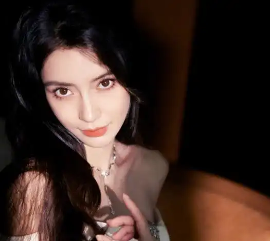 angelababy|杨颖被禁用英文名以后,她仅用2张照片作出霸气回应