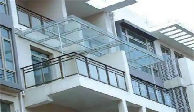 百科如果您每天都要把衣服晾晒到阳台的话,那就需要使用到玻璃雨棚