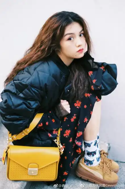 女明星的同款羊毛卷真有整容功效|奶茶妹妹|羊毛卷|春夏_新浪时尚