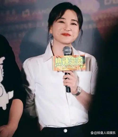 现在的贾玲不仅在职业生涯中达到了新的高峰,而且她的个人形象也得到