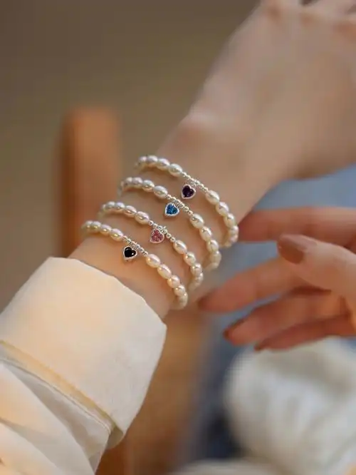 女主角标配78甜到爆的爱心珍珠手链