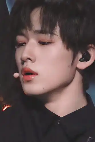 宋亚轩下颚角真的就绝了啊