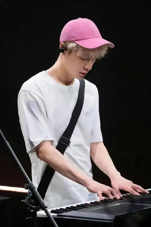 张艺兴粉色鸭舌帽##张艺兴粉色帽子