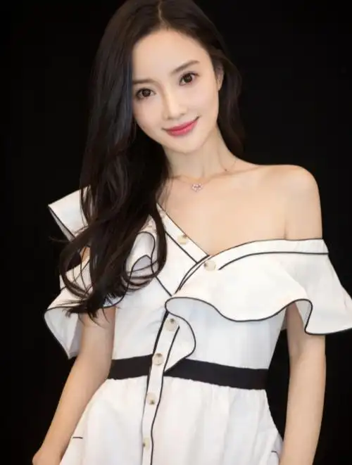 30岁坐拥数栋豪宅,请三个保姆伺候,李小璐是真正的人生赢家1-度小视